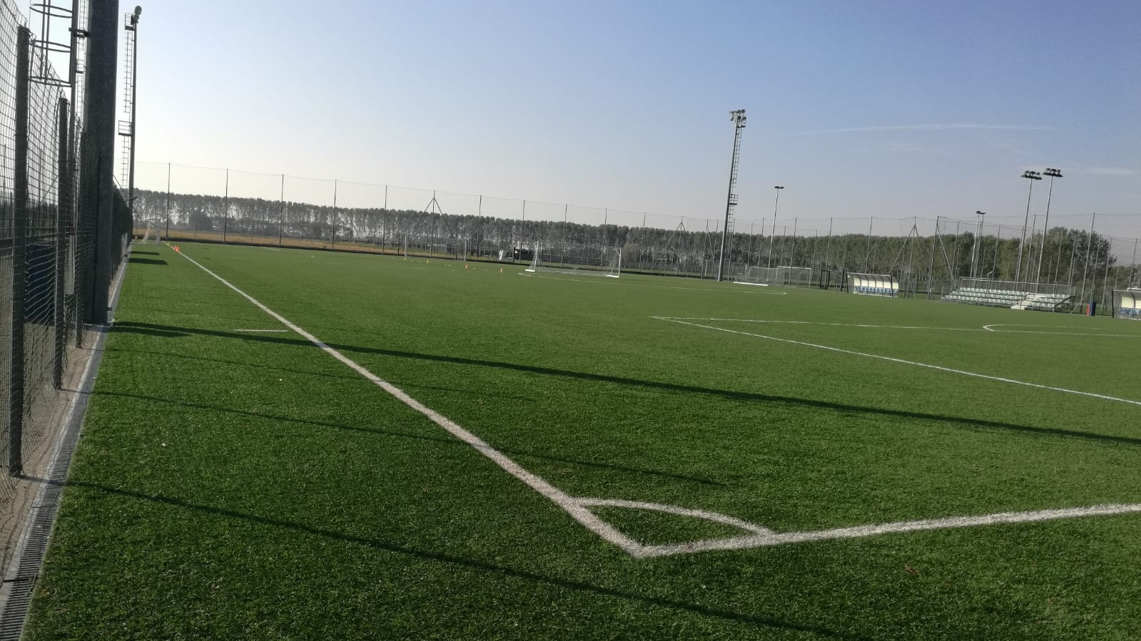 Terrain de football Novarello Villaggio Azzurro, Italie, avec gazon artificiel