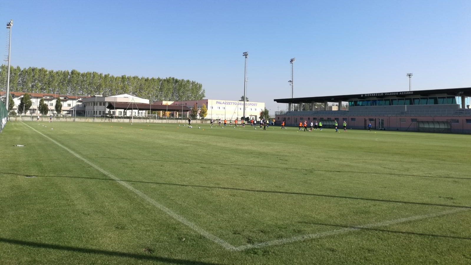 Terrain de football Novarello Villaggio Azzurro, Italie, avec gazon artificiel