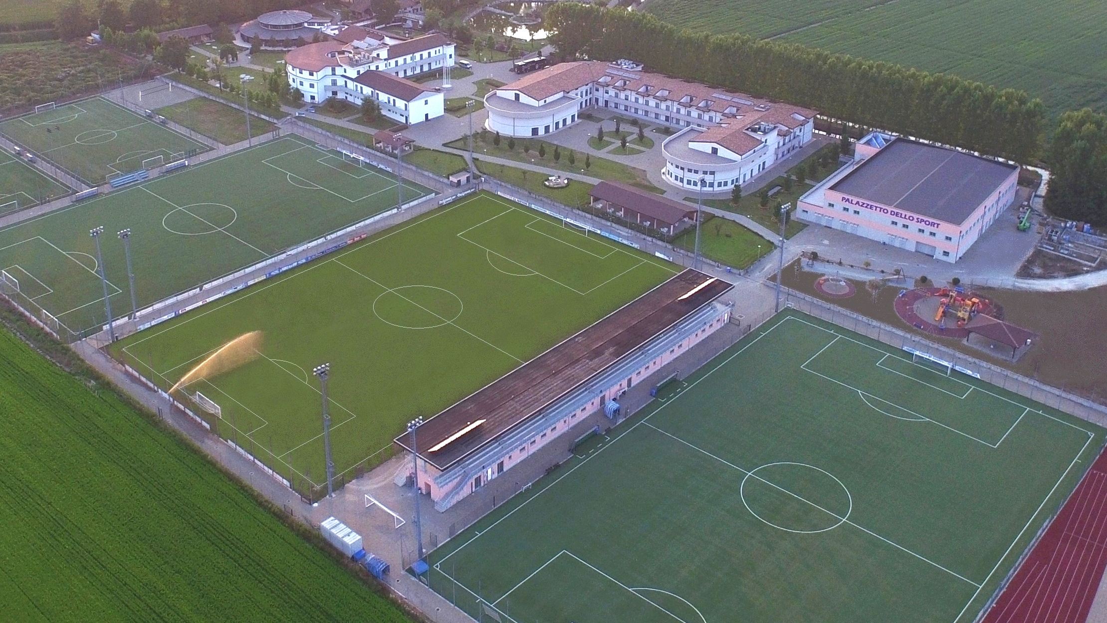 Terrain de football Novarello Villaggio Azzurro, Italie, avec gazon artificiel