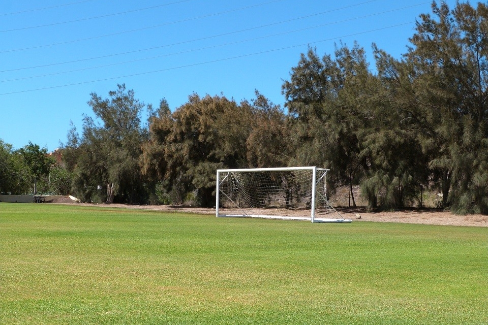 Terrain de football Las Burras, Espagne, avec gazon artificiel