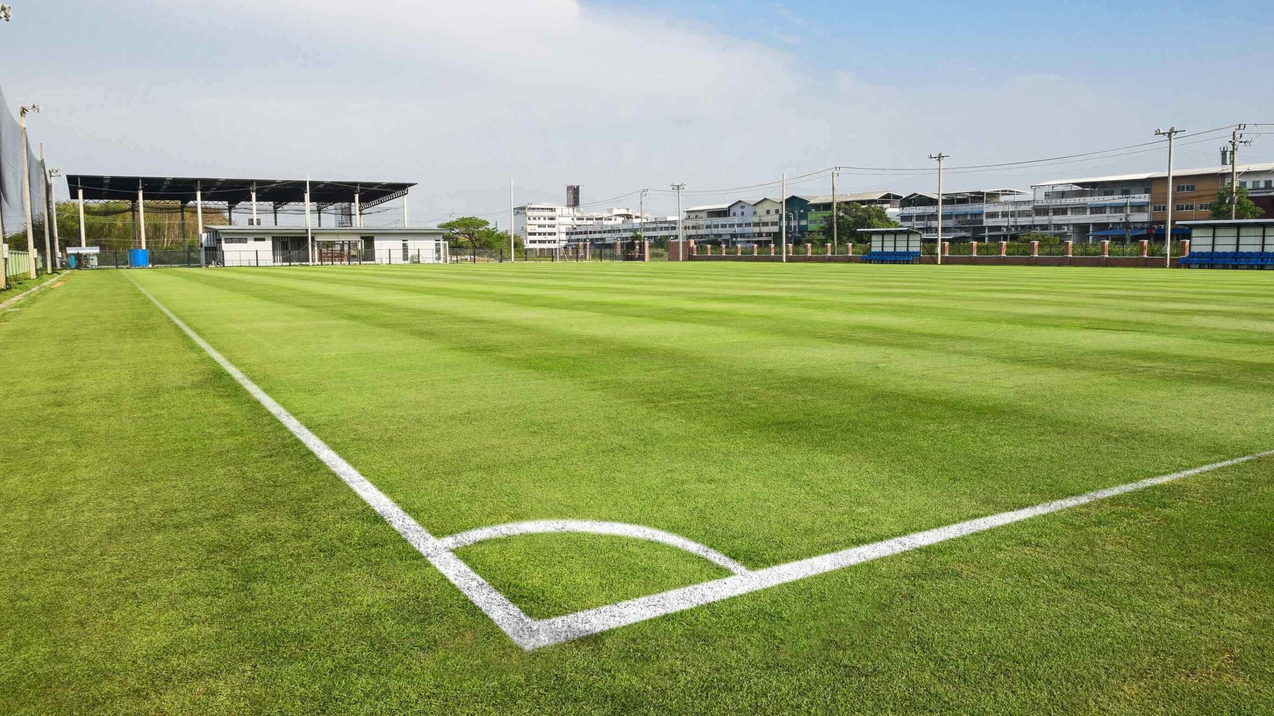 Fussball-Anlage Suvarnabhumi, Thailand, mit Kunstrasen
