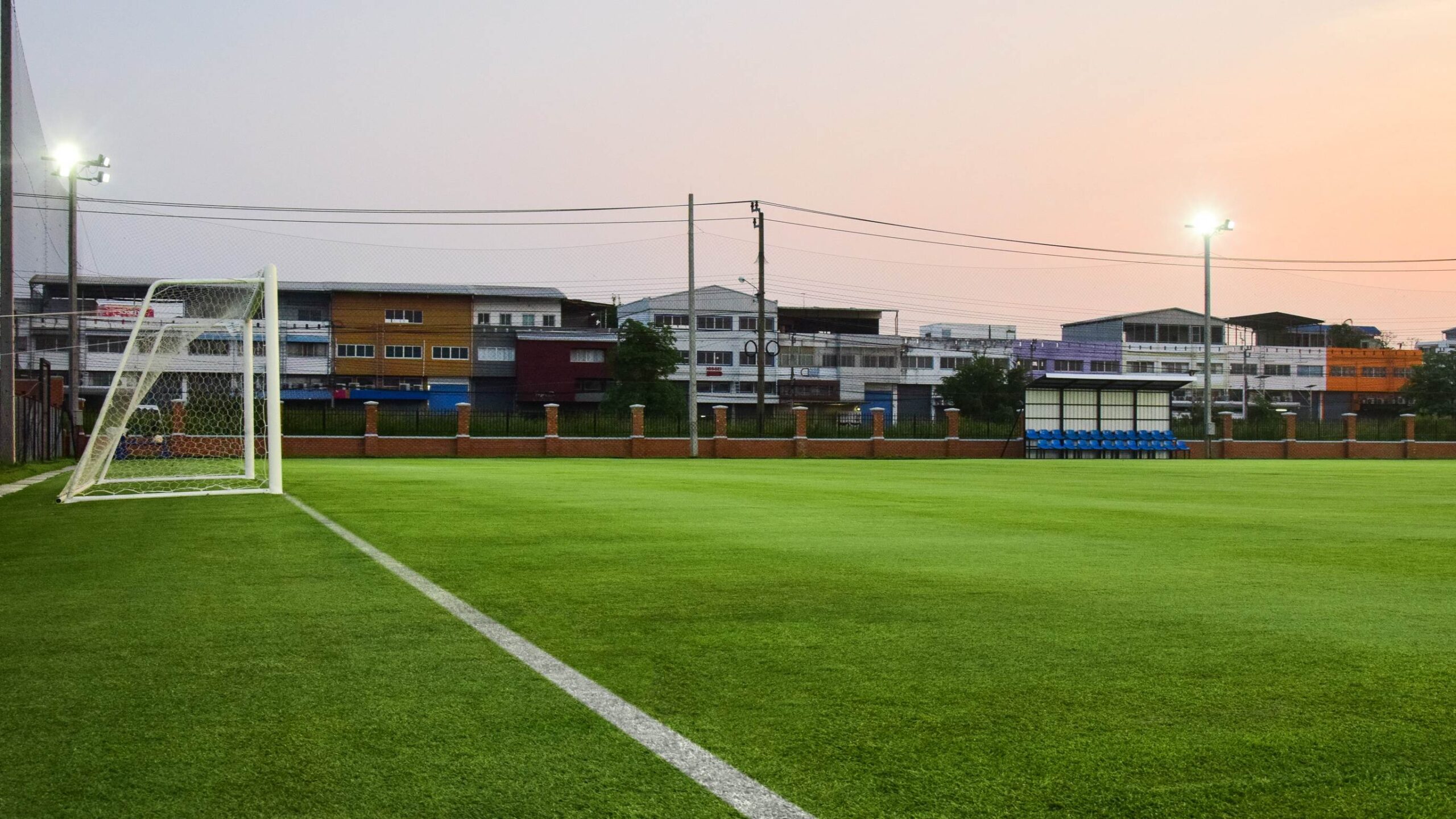 Fussball-Anlage Suvarnabhumi, Thailand, mit Kunstrasen