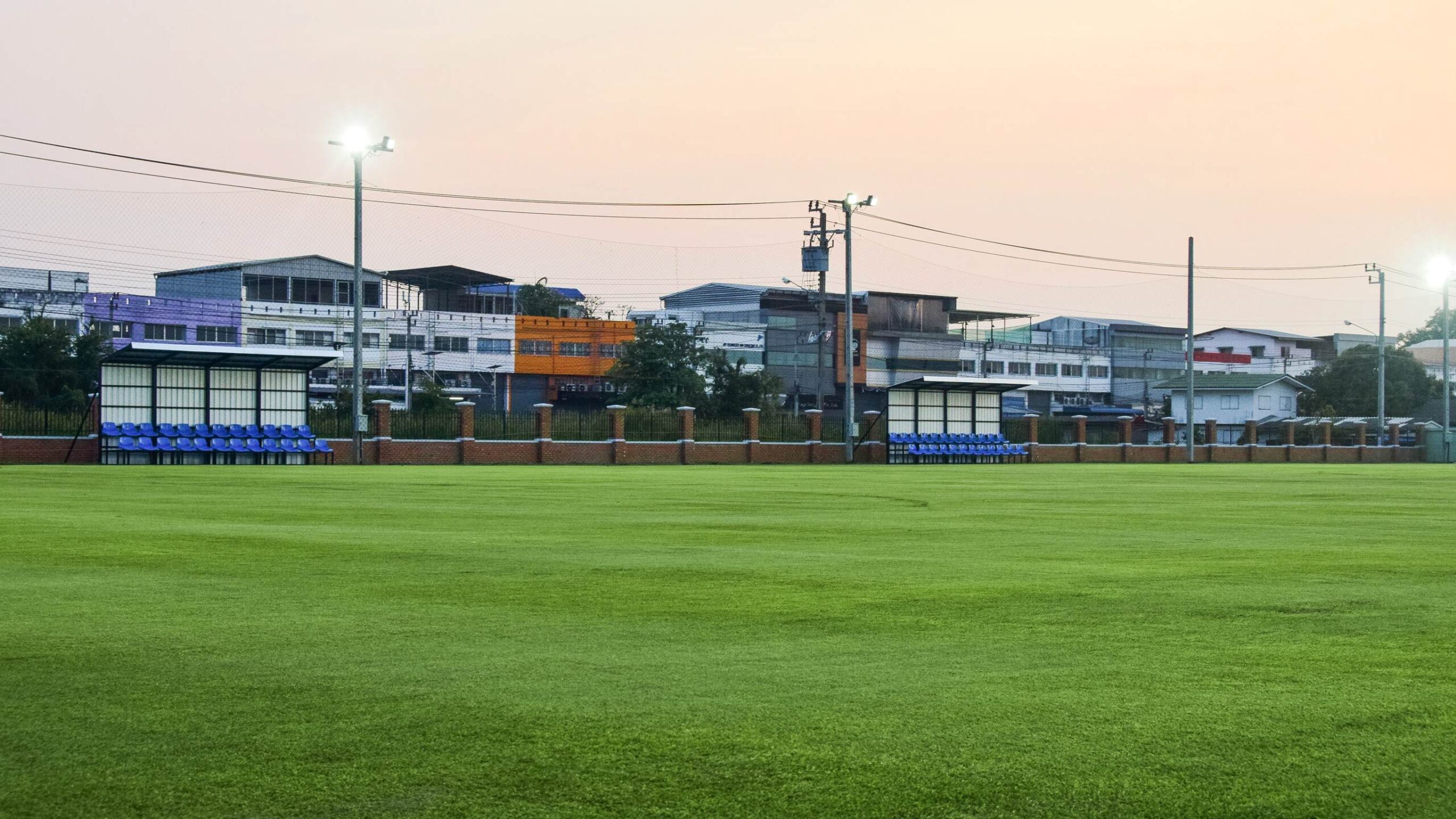Fussball-Anlage Suvarnabhumi, Thailand, mit Kunstrasen