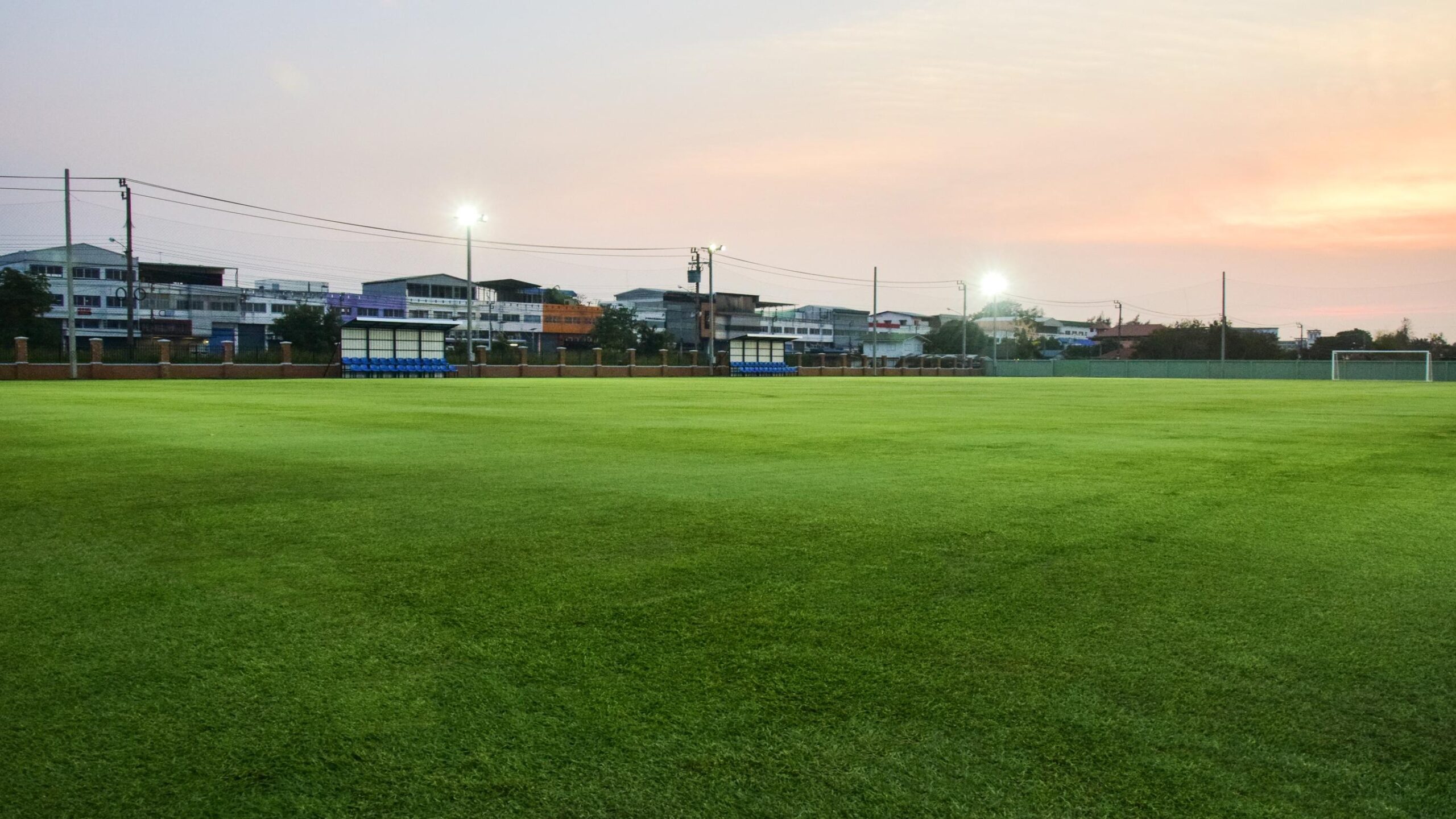 Fussball-Anlage Suvarnabhumi, Thailand, mit Kunstrasen