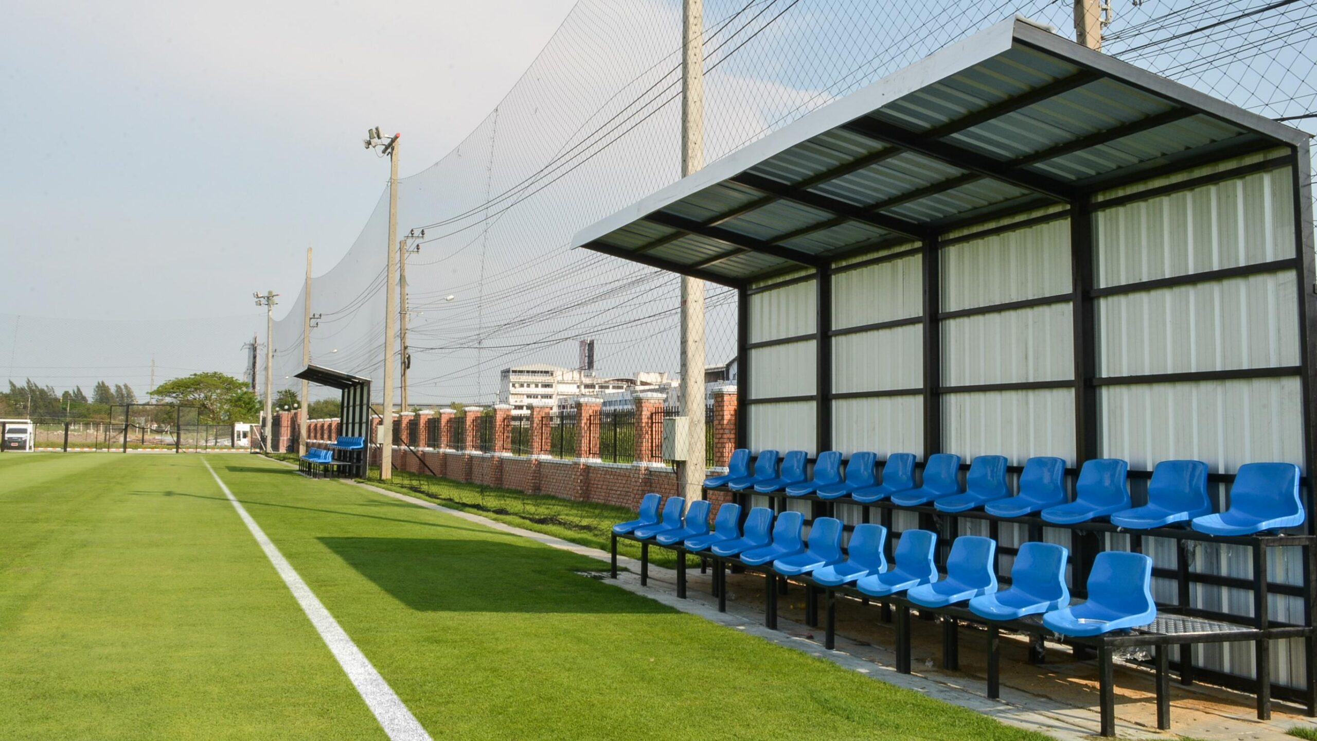 Fussball-Anlage Suvarnabhumi, Thailand, mit Kunstrasen