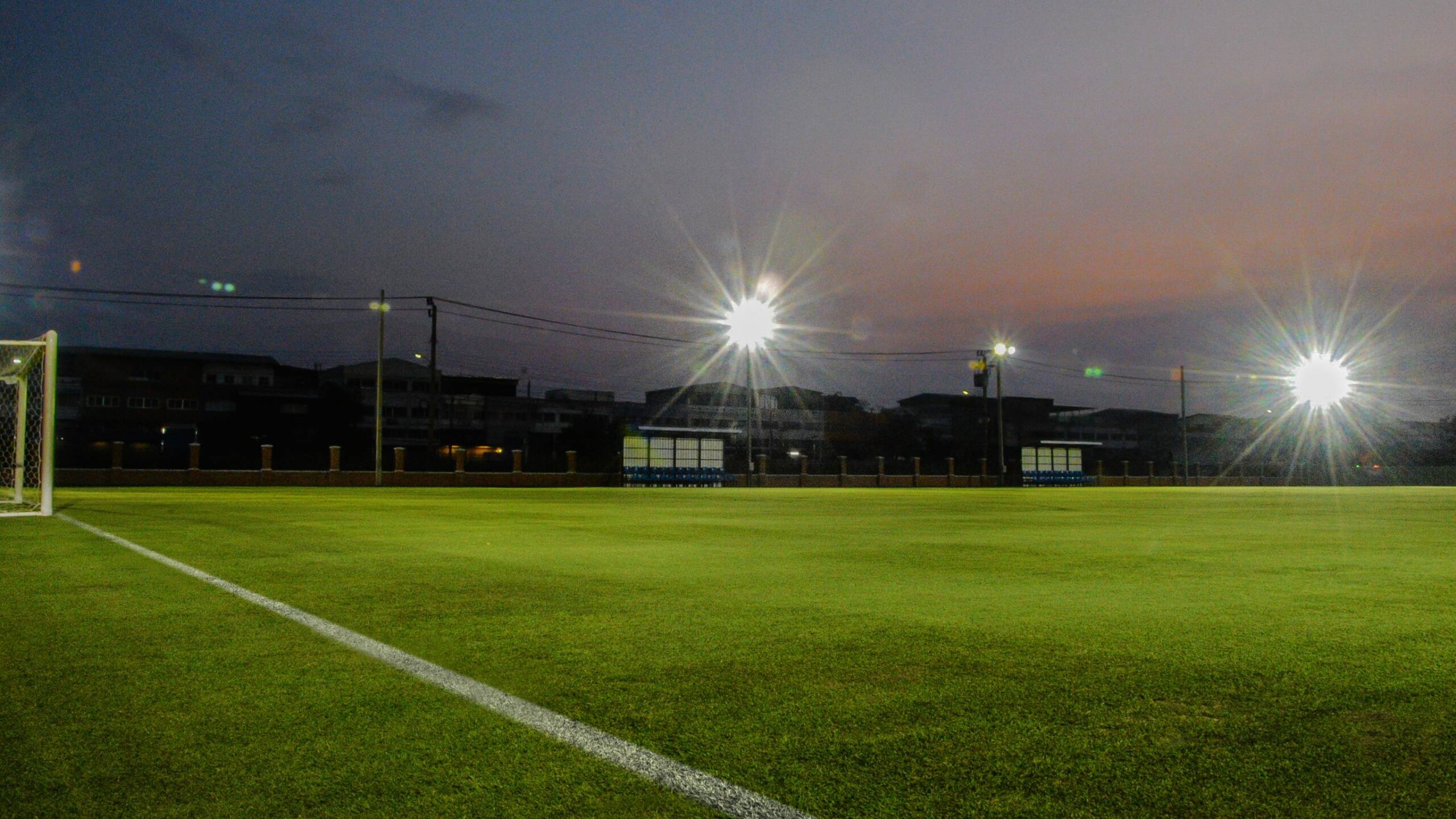 Fussball-Anlage Suvarnabhumi, Thailand, mit Kunstrasen