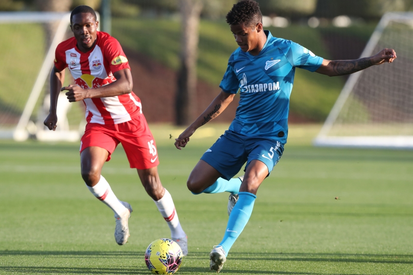 Fussball-Anlage Aspire Trainingszentrum, Katar, mit Kunstrasen