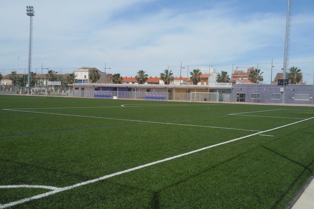 Terrain de football à Valence, Espagne, avec gazon artificiel