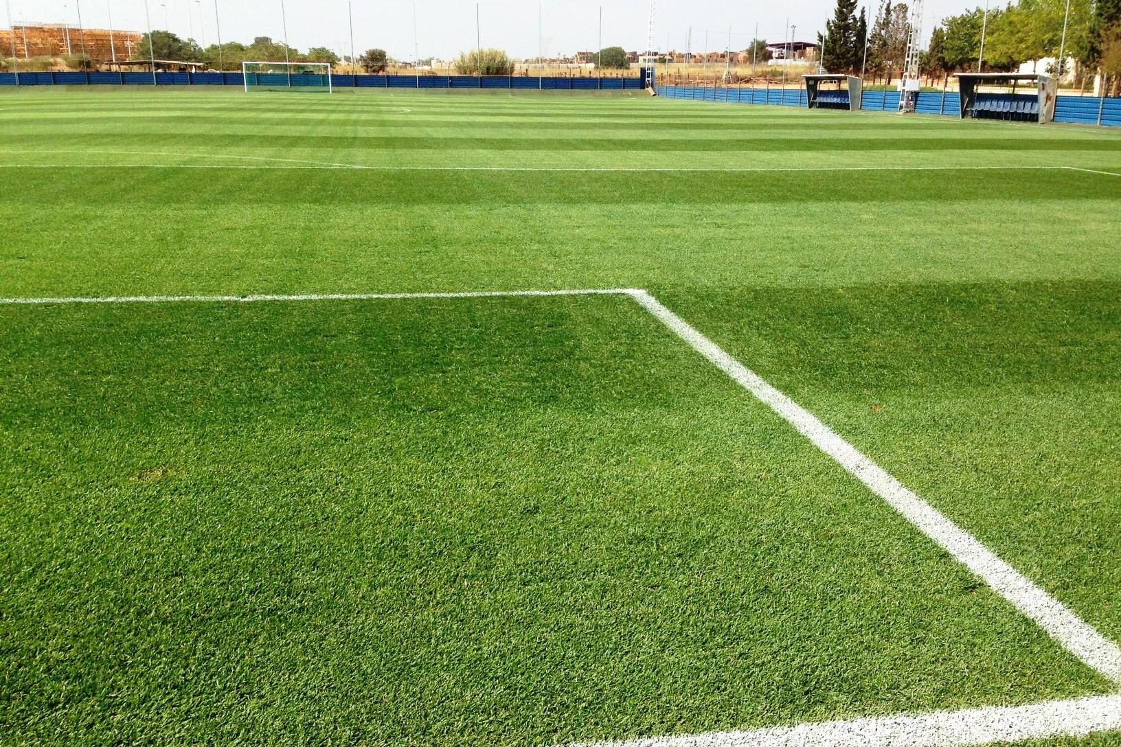 Terrain de football à Valence, Espagne, avec gazon artificiel
