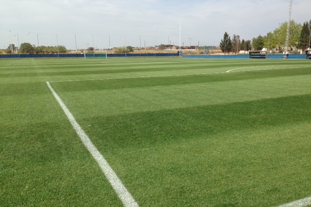 Terrain de football à Valence, Espagne, avec gazon artificiel