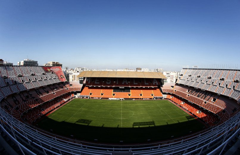 Terrain de football à Valence, Espagne, avec gazon artificiel