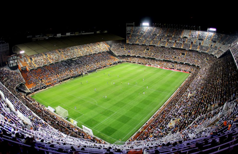 Terrain de football à Valence, Espagne, avec gazon artificiel