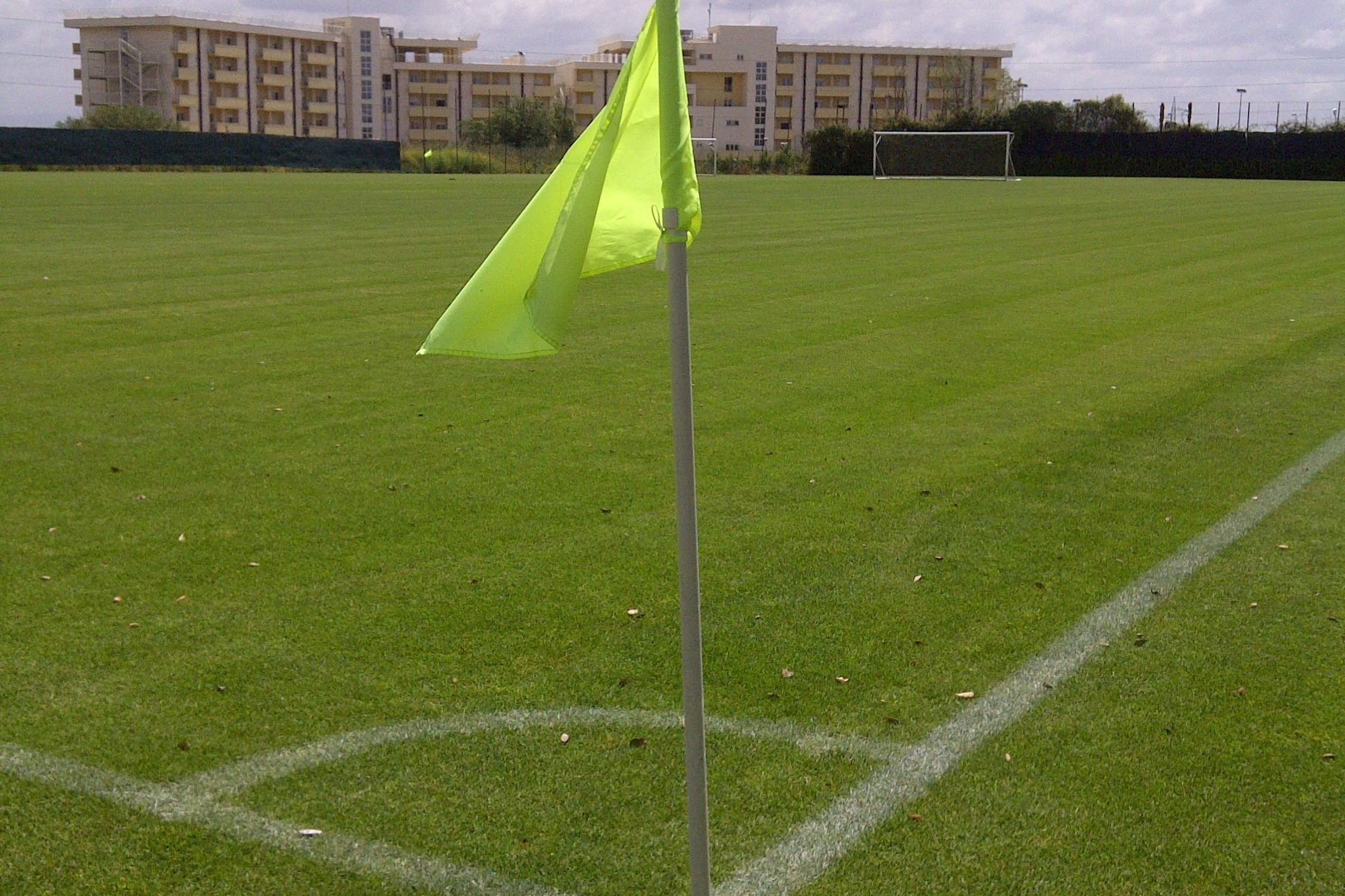 Terrain de football du Parkhotel Mancini, Italie, avec gazon naturel