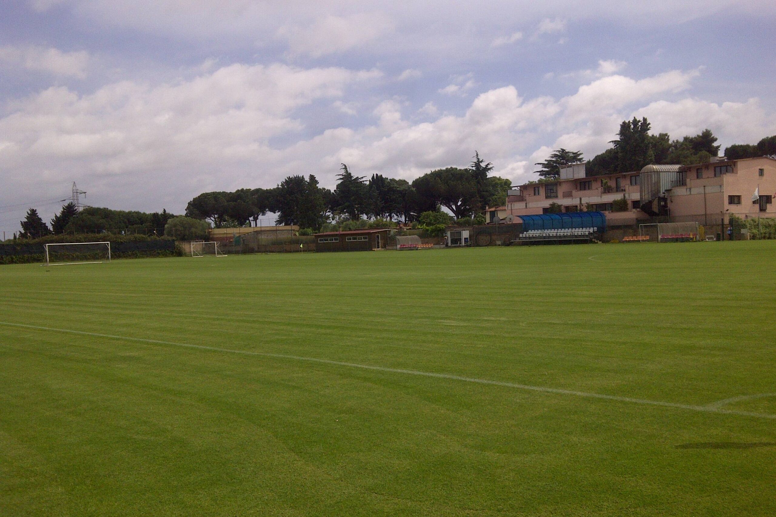 Terrain de football du Parkhotel Mancini, Italie, avec gazon naturel