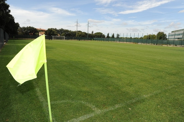 Terrain de football du Parkhotel Mancini, Italie, avec gazon naturel