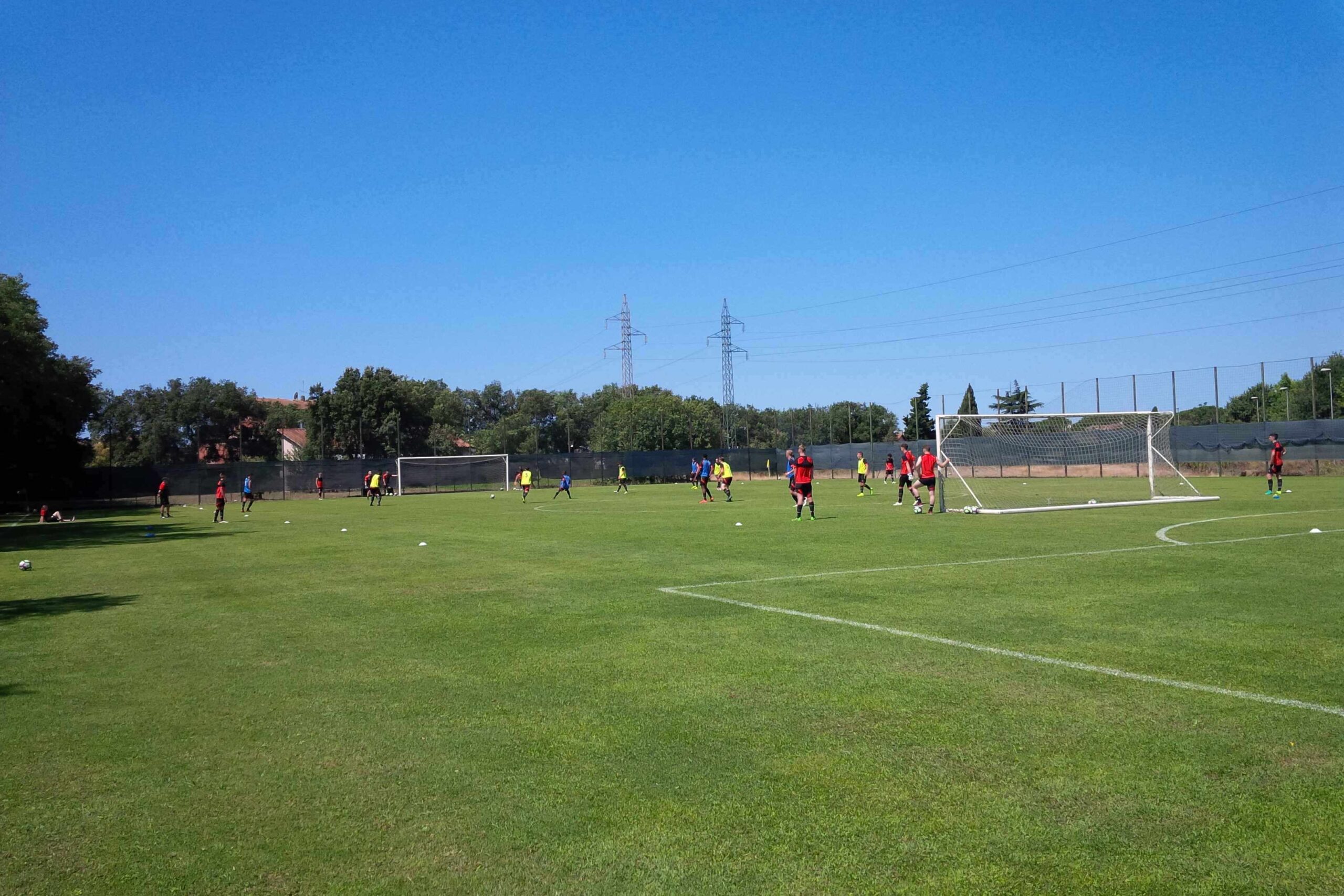 Terrain de football du Parkhotel Mancini, Italie, avec gazon naturel