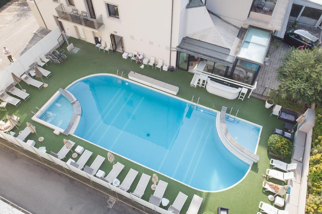 Ferretti Beach Hotel, piscine extérieure, Rimini, Italie