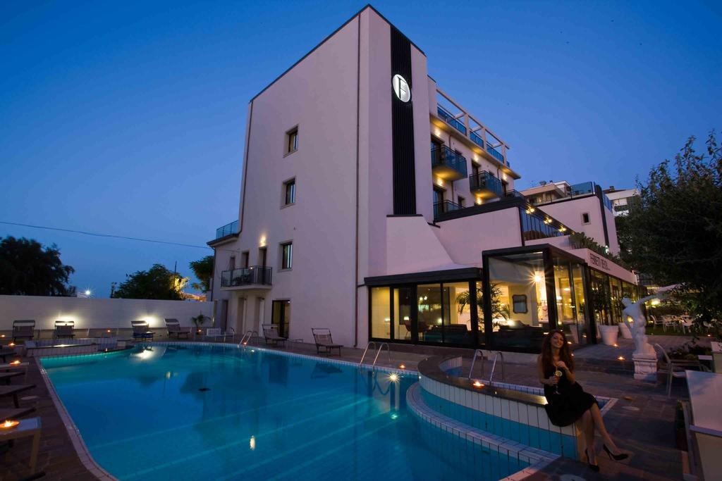 Ferretti Beach Hotel, piscine de l'hôtel, Rimini, Italie