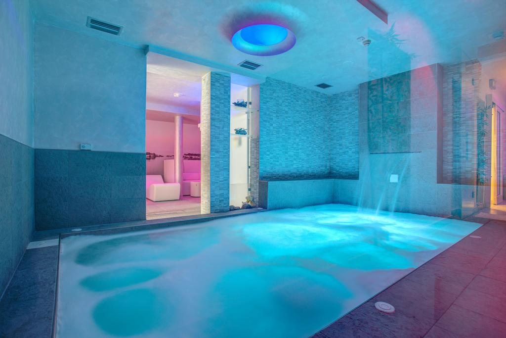 Ferretti Beach Hotel, piscine intérieure, Rimini, Italie