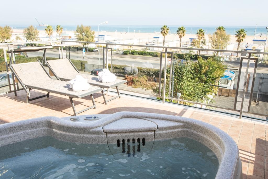 Ferretti Beach Hotel, jacuzzi, Rimini, Italie