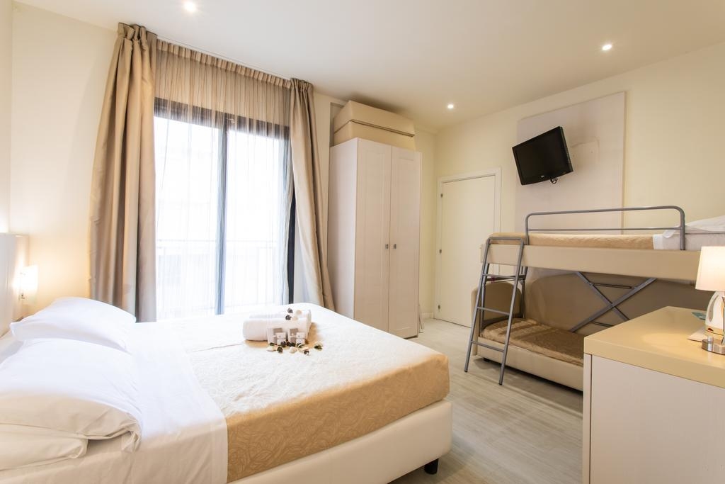 Ferretti Beach Hotel, chambre quadruple, Rimini, Italie
