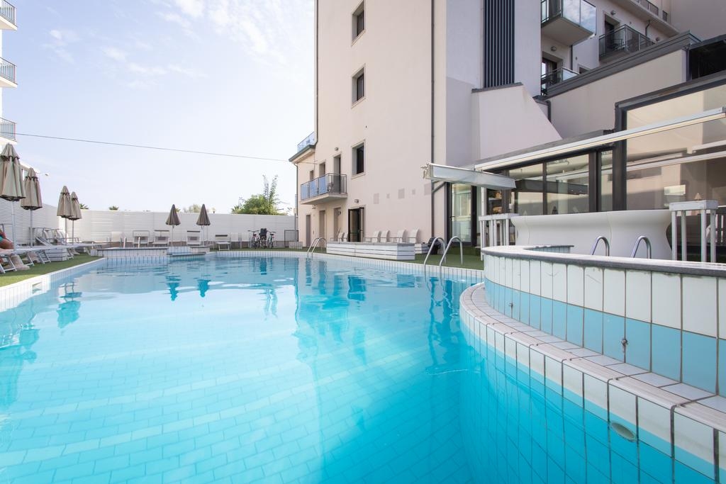 Ferretti Beach Hotel, piscine, Rimini, Italie