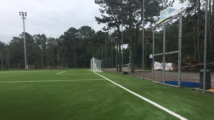 Terrain de football Bella Italia EFA Village, Italie, avec gazon naturel, près de la mer