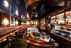 Einstein-Bar