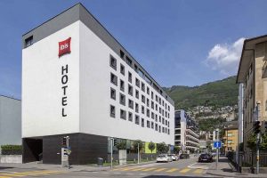 Fussball-Trainingslager-Schweiz-Tessin-Hotel-ibis-Locarno-Front