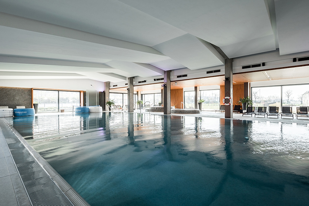 Globall Hotel, Innenpool, Telki, Ungarn