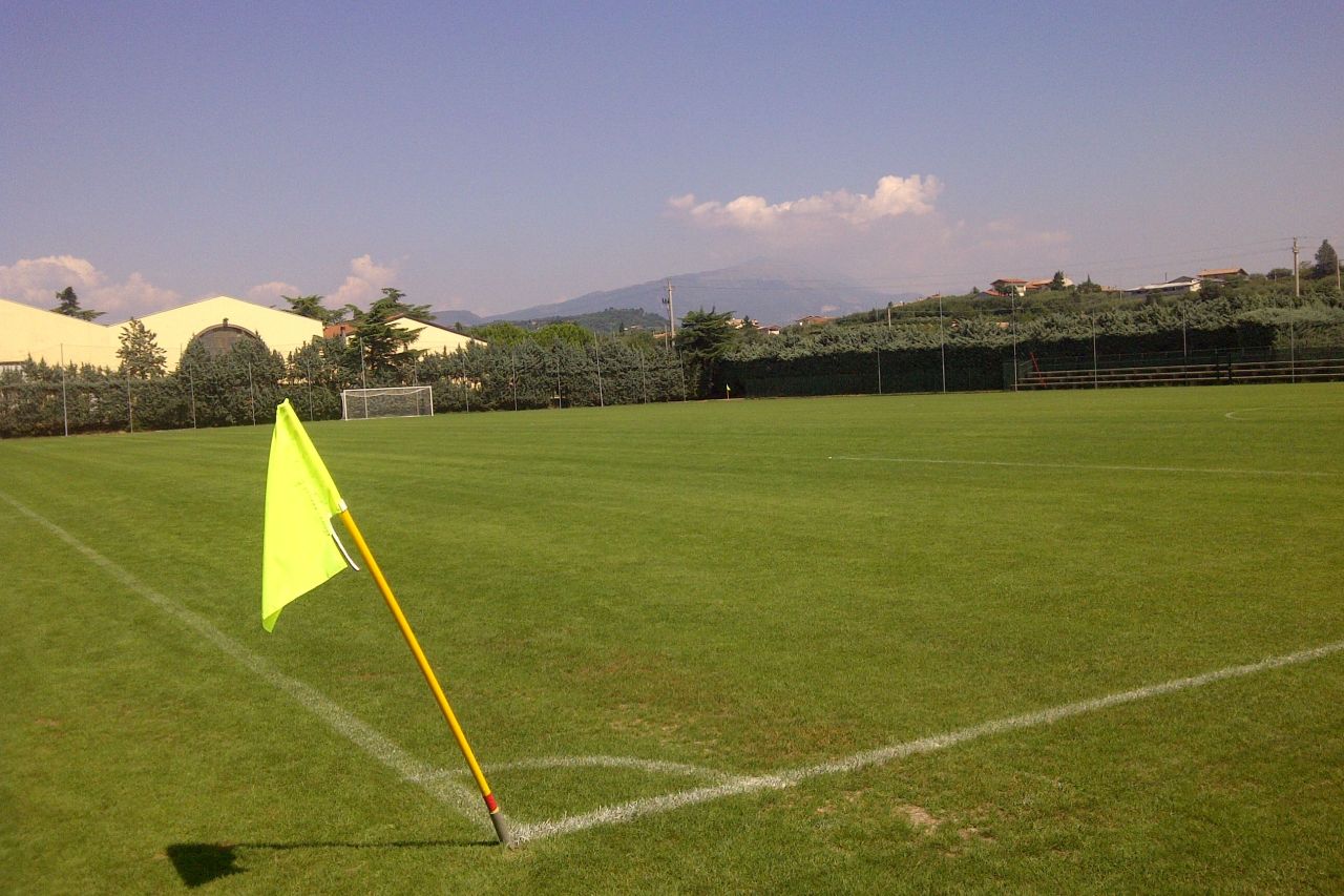 Terrain de football du Veronello Resort, Italie, avec gazon naturel