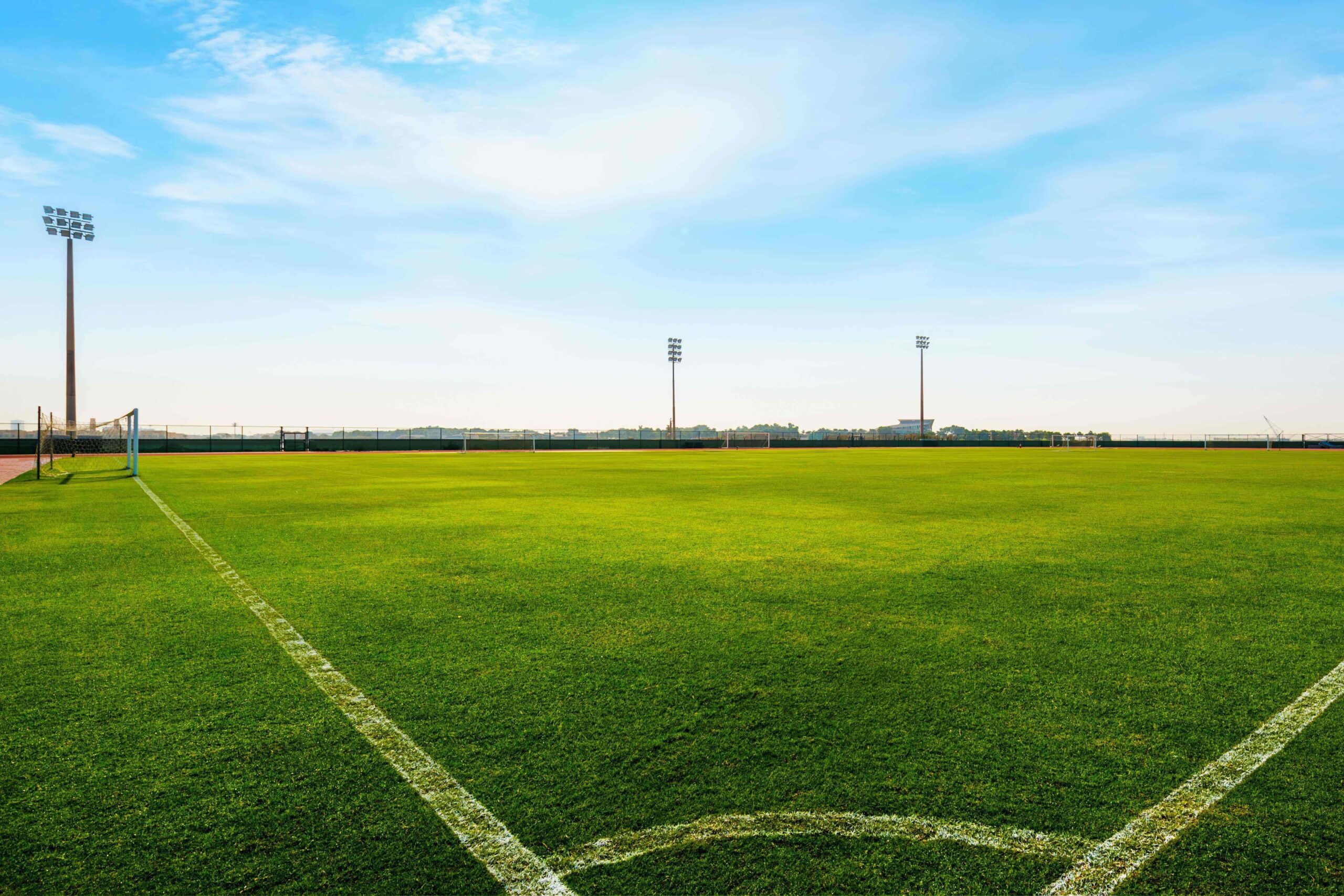 Fussball-Anlage Abu Dhabi, Vereinigte Arabische Emirate, mit Kunstrasen