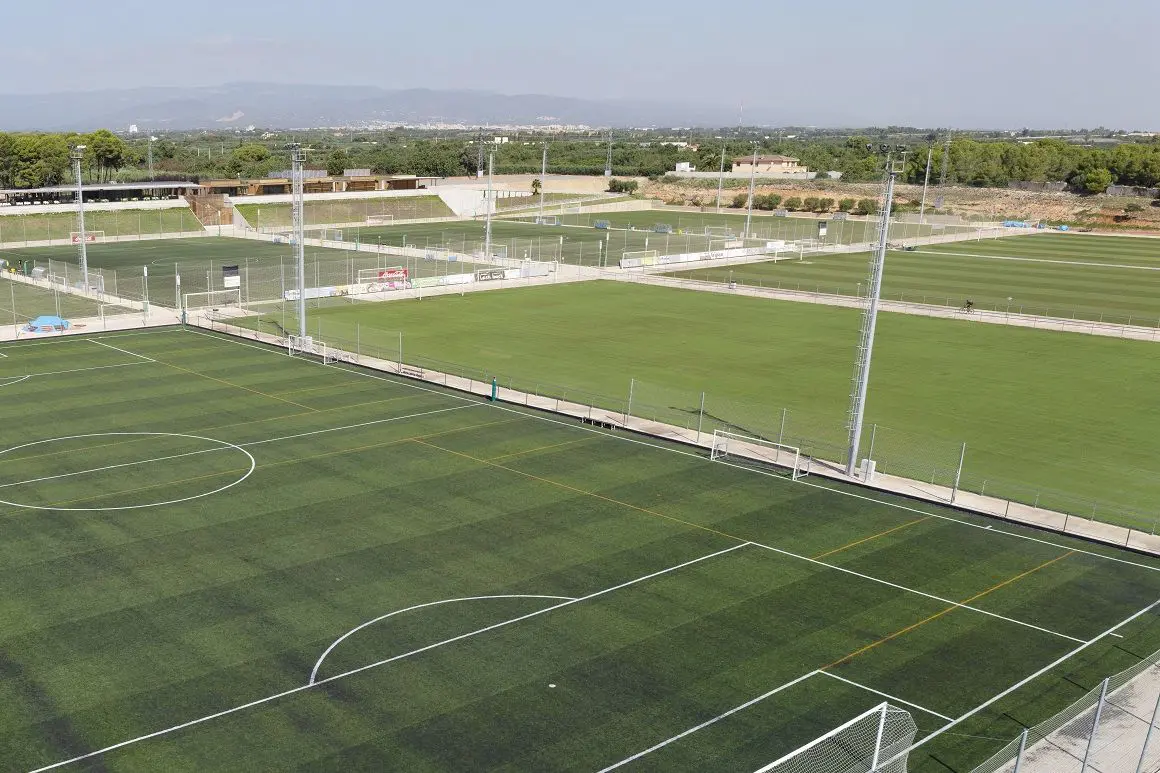Futbol Salou, Kunstrasen, am Meer, Cambrils/Salou, Spanien
