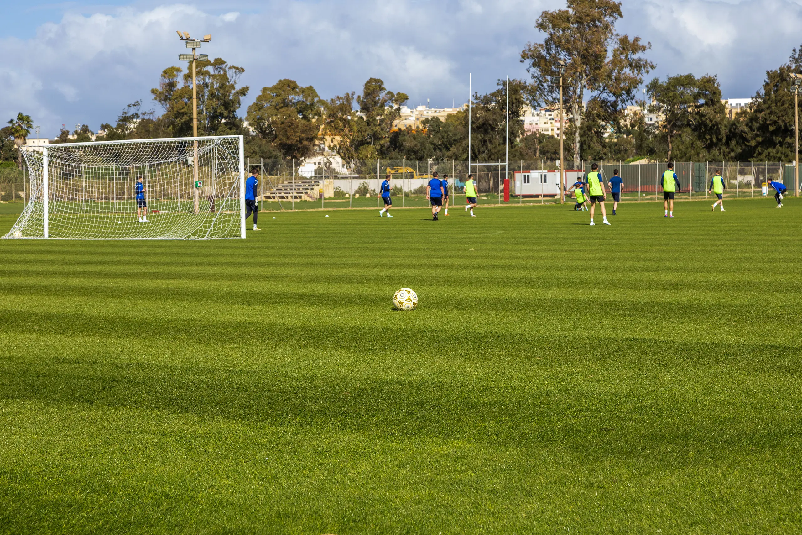 Terrain de football Marsa, Malte, avec gazon naturel