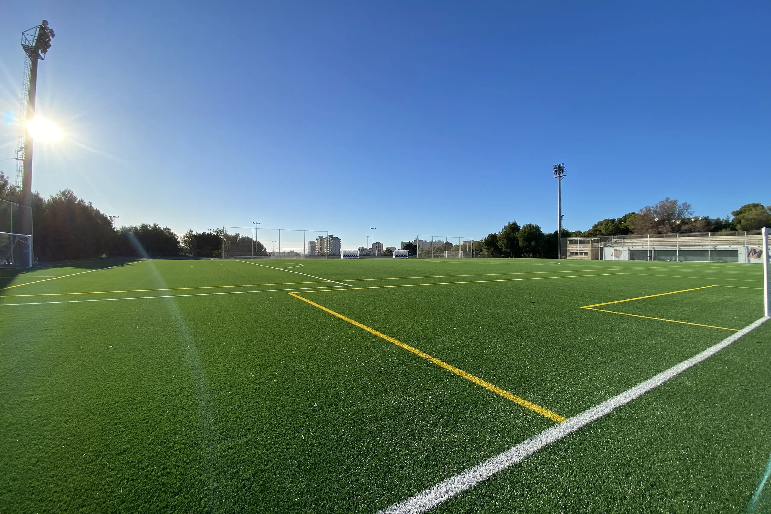 Fussball-Anlage Foietes, Spanien, mit Kunstrasen