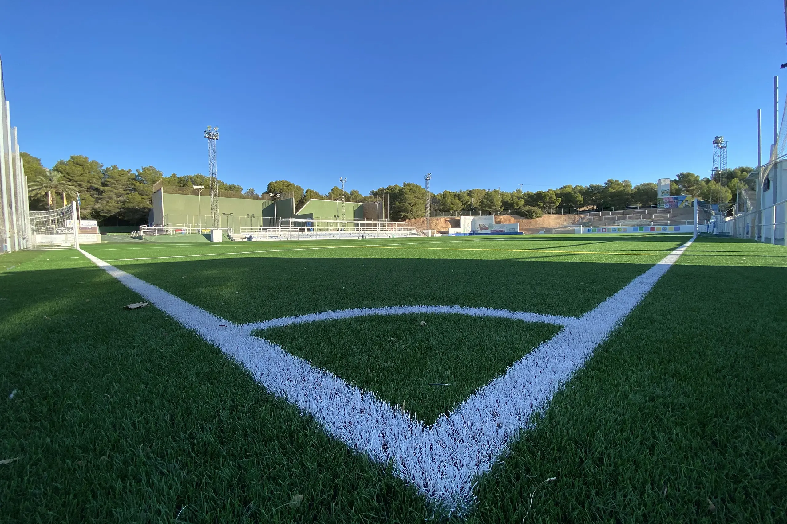 Fussball-Anlage Foietes, Spanien, mit Kunstrasen