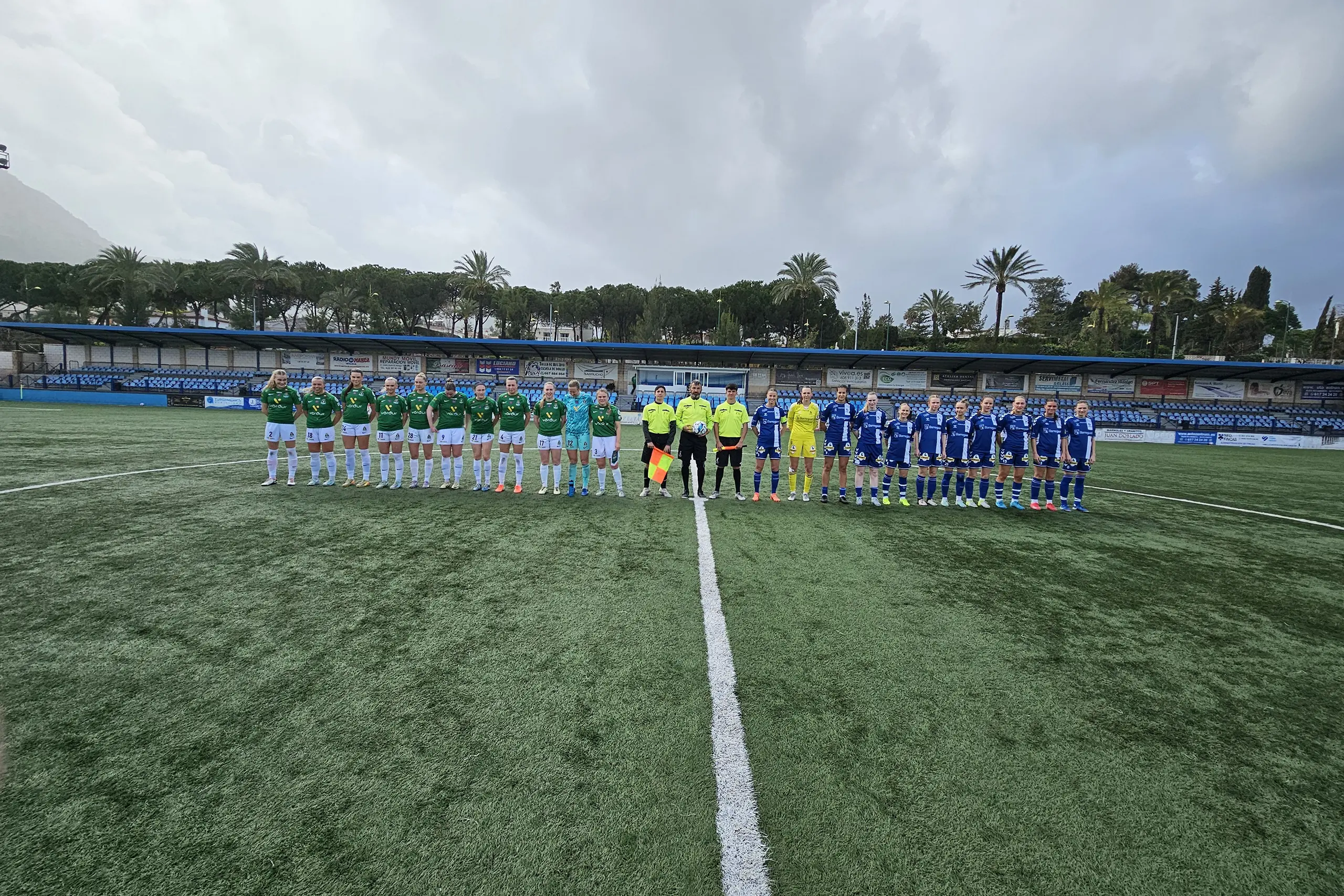 Estadio Los Manantiales, Espagne, avec gazon artificiel, près de la mer