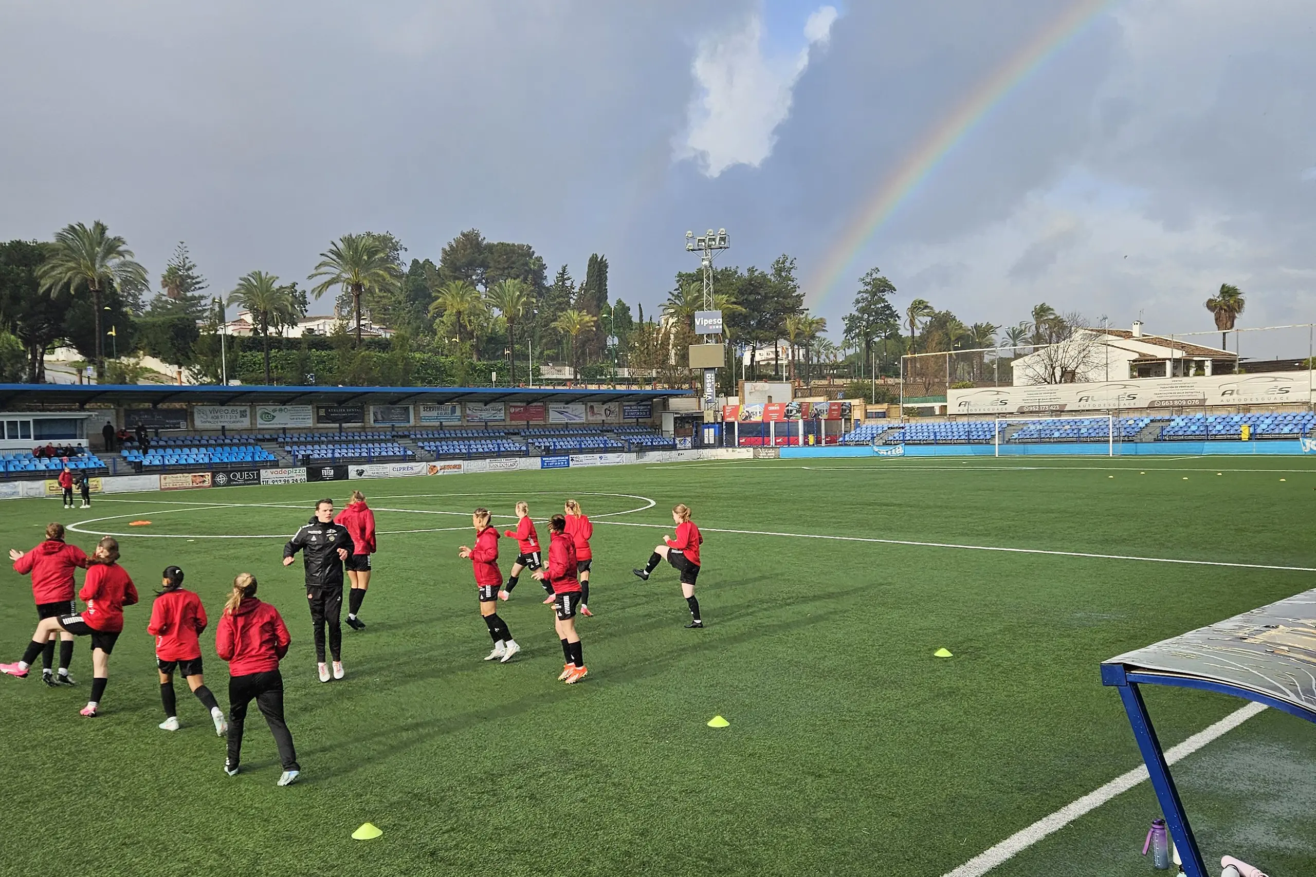Estadio Los Manantiales, Espagne, avec gazon artificiel, près de la mer