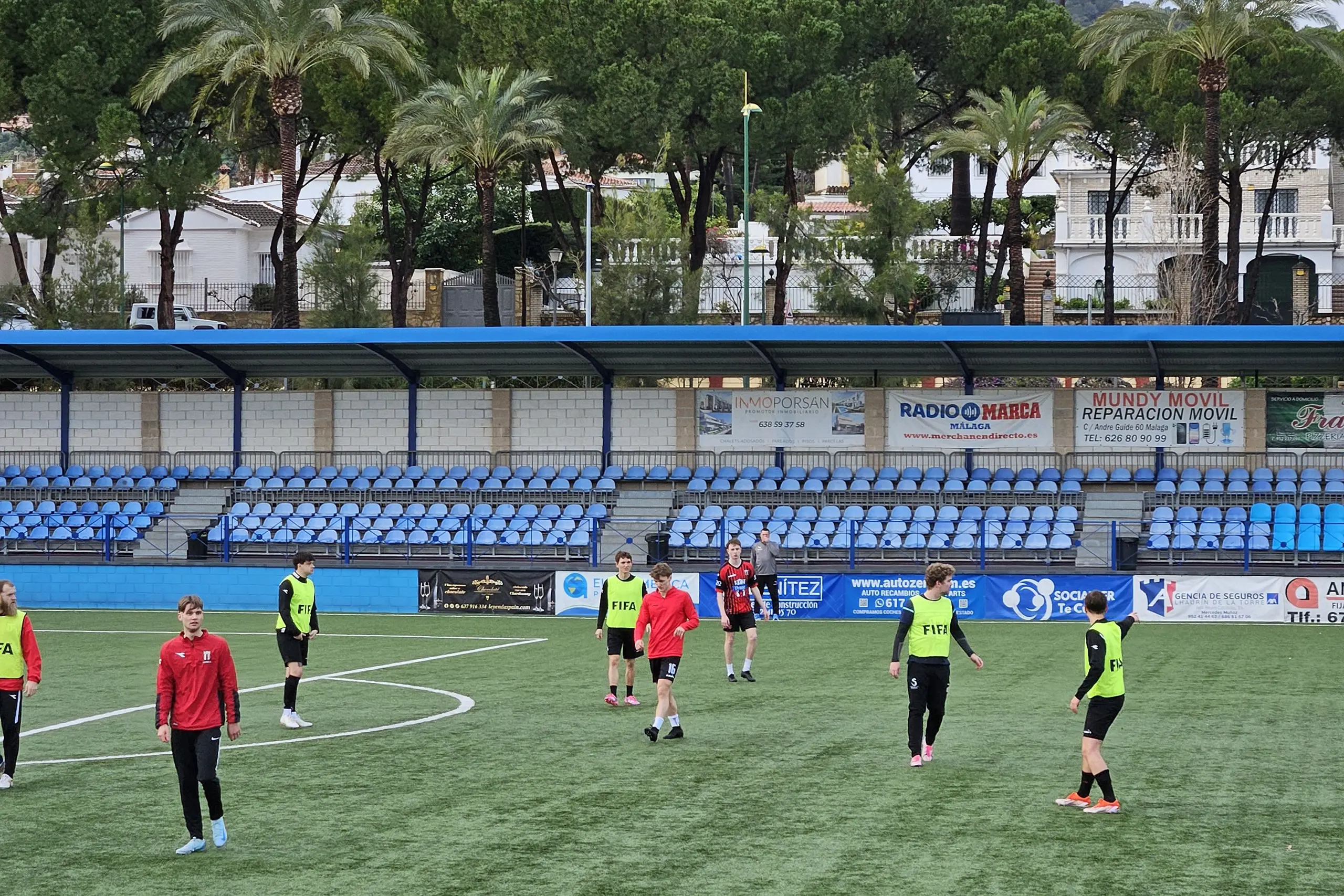Estadio Los Manantiales, Espagne, avec gazon artificiel, près de la mer