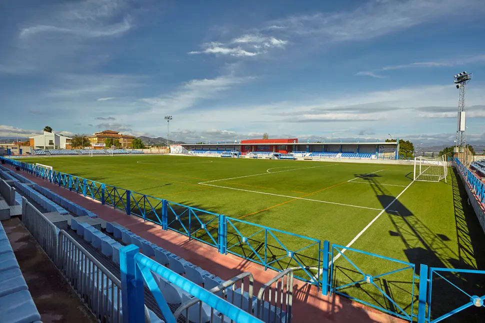 Estadio Los Manantiales, Espagne, avec gazon artificiel, près de la mer