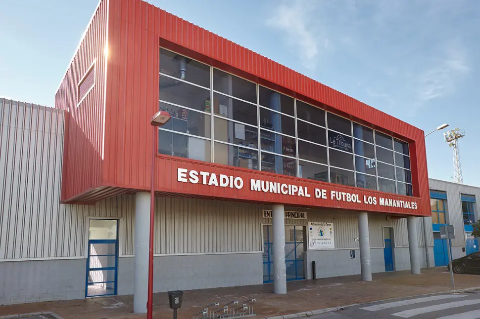 Estadio Los Manantiales, Espagne, avec gazon artificiel, près de la mer