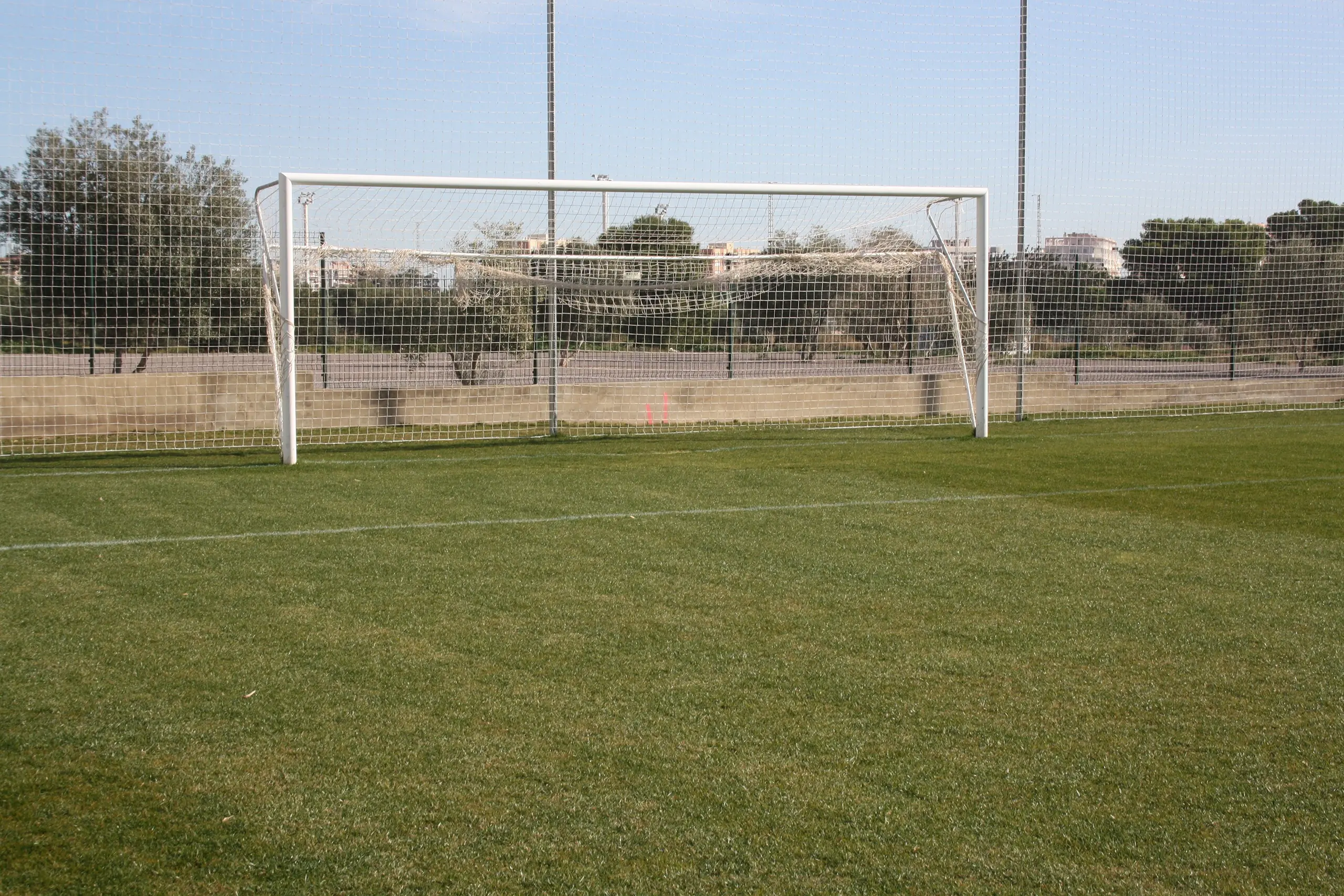 Fussball-Anlage Intelier Bonaire, Spanien, mit Naturrasen, nähe Meer