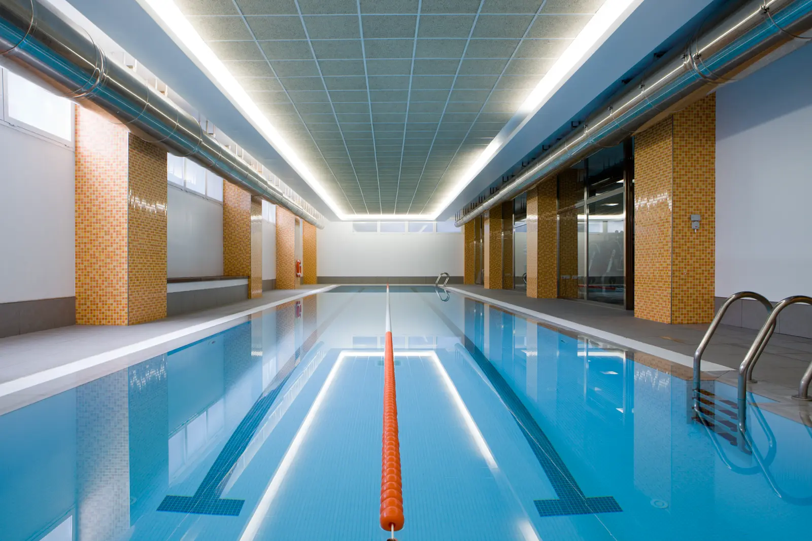Intelier Orange, Indoorpool, Benicasim, Spanien