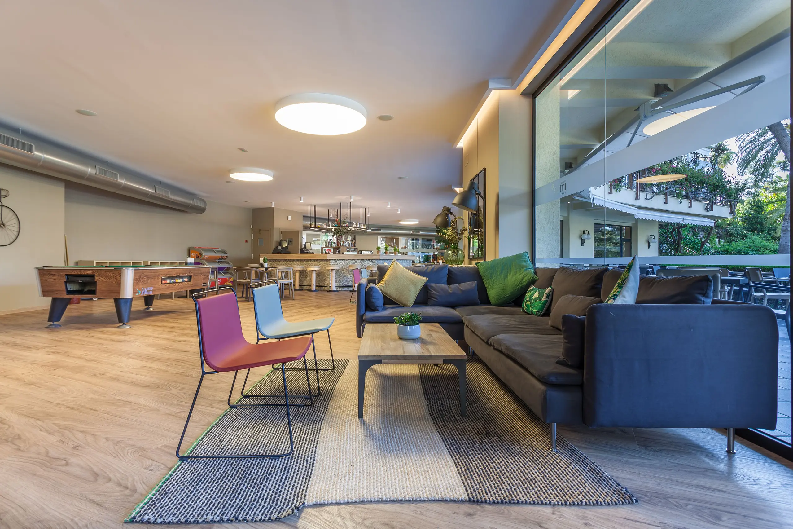 Intelier Orange, Lobby, Benicasim, Spanien