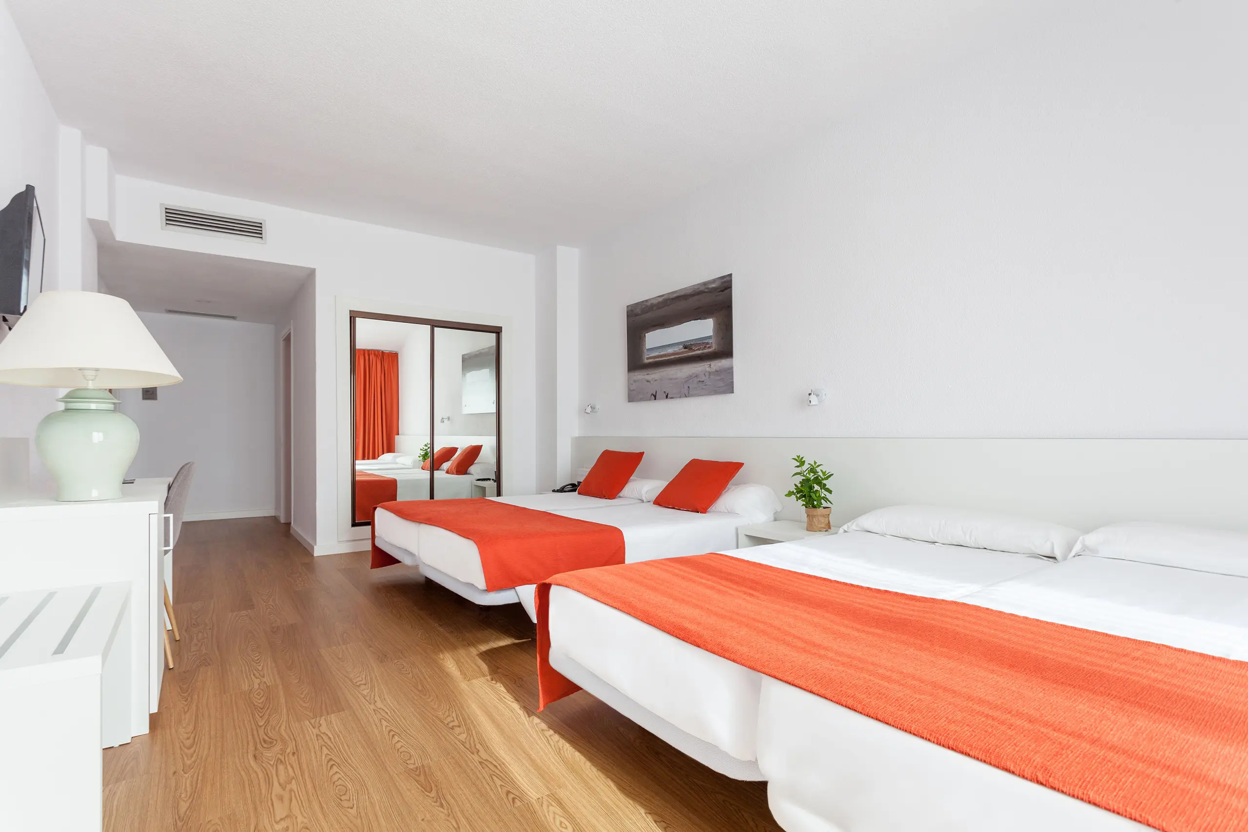 Intelier Orange, Vierbettzimmer, Benicasim, Spanien