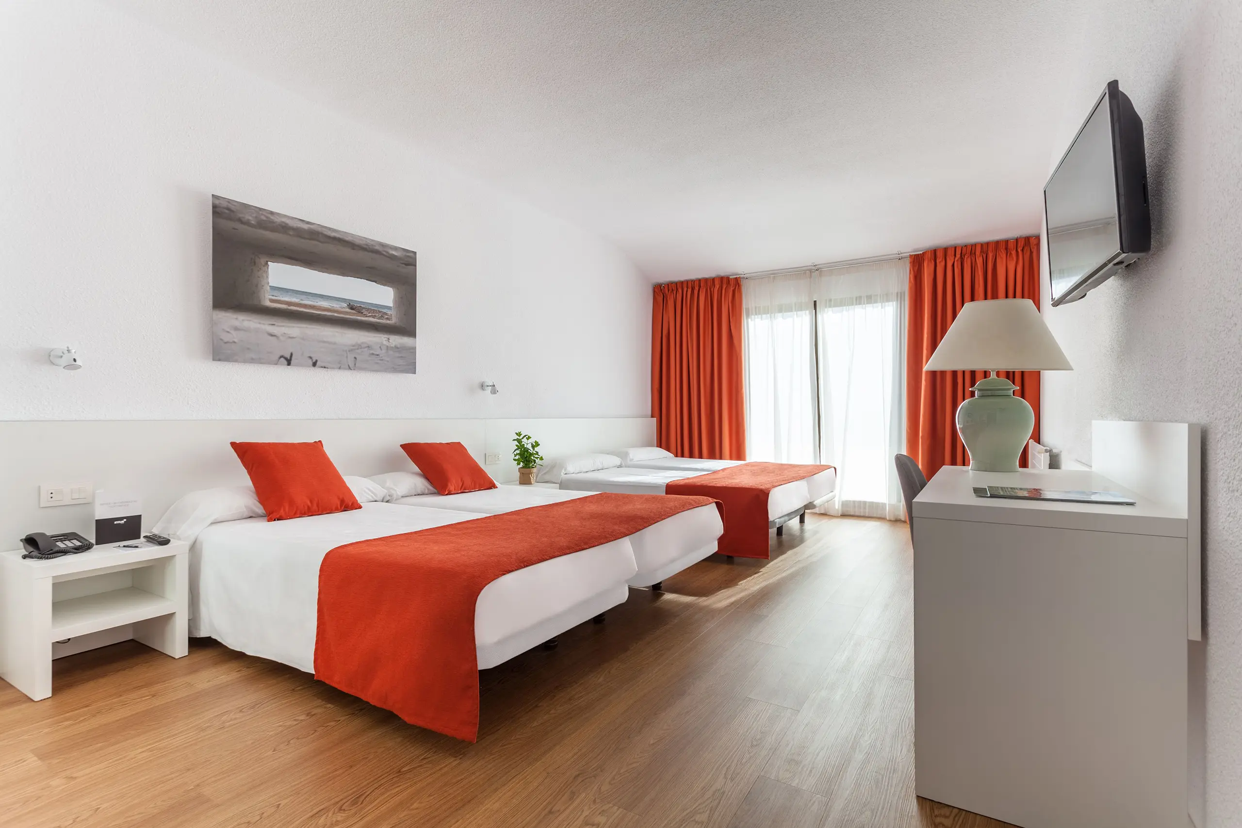 Intelier Orange, Zimmer, Benicasim, Spanien