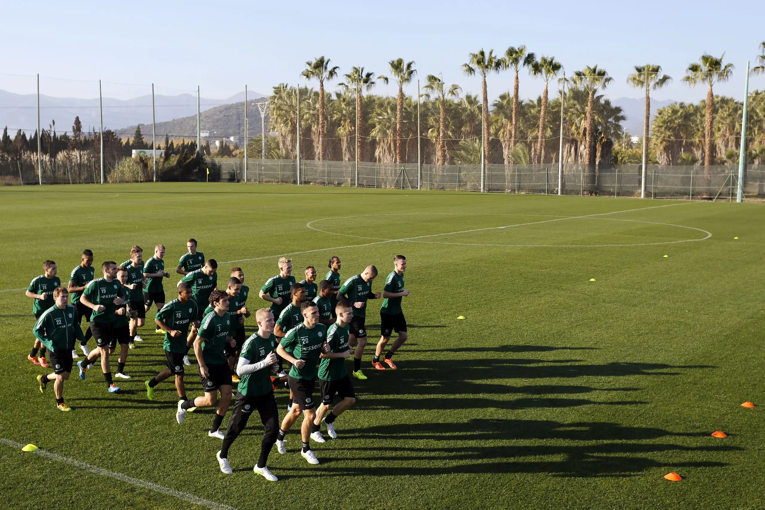 Fussball-Anlage Oliva Nova Beach & Golf Resort, Spanien, mit Naturrasen, nähe Meer