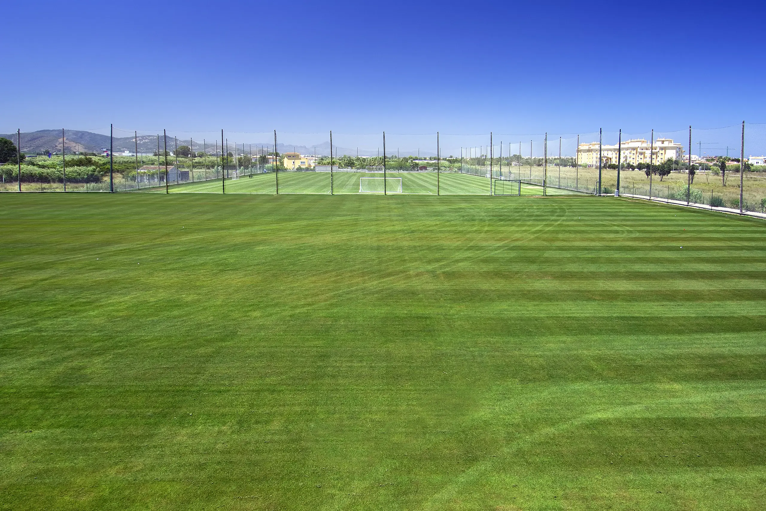 Fussball-Anlage Oliva Nova Beach & Golf Resort, Spanien, mit Naturrasen, nähe Meer