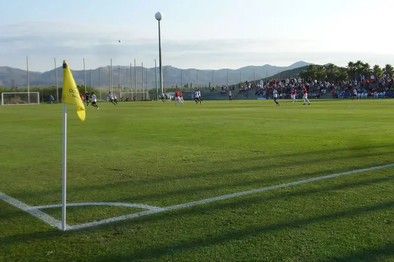 Fussball-Anlage Oliva Nova Beach & Golf Resort, Spanien, mit Naturrasen, nähe Meer