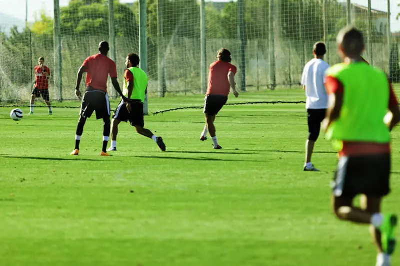 Fussball-Anlage Oliva Nova Beach & Golf Resort, Spanien, mit Naturrasen, nähe Meer
